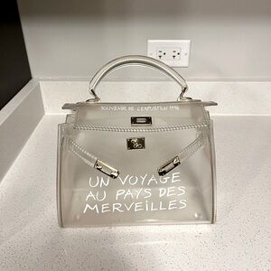 Clear souvenir voyage bag with removable strap